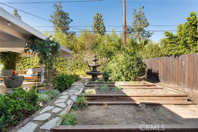 Detail Gallery Image 38 of 56 For 4835 Almidor Ave, Woodland Hills,  CA 91364 - 5 Beds | 3 Baths