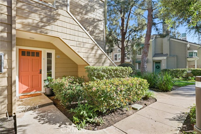 Detail Gallery Image 4 of 52 For 7322 Yellowtail Drive #104,  Huntington Beach,  CA 92648 - 2 Beds | 2 Baths