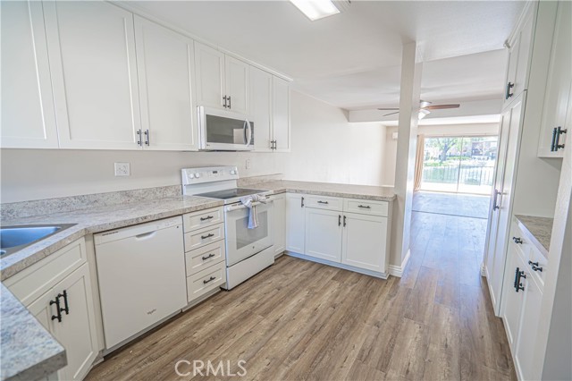 Detail Gallery Image 9 of 59 For 24430 Nicklaus Dr #L2,  Valencia,  CA 91355 - 3 Beds | 3 Baths