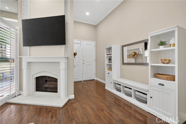 Detail Gallery Image 6 of 36 For 5240 Yarmouth, Encino,  CA 91316 - 3 Beds | 2/1 Baths