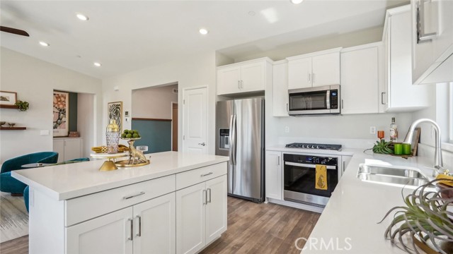 Detail Gallery Image 7 of 10 For 2078 El Nido Ave, Perris,  CA 92571 - 4 Beds | 3 Baths