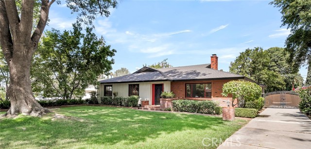 Detail Gallery Image 2 of 26 For 4389 Brentwood Ave, Riverside,  CA 92506 - 3 Beds | 2 Baths