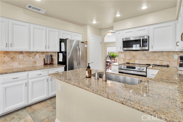 Detail Gallery Image 13 of 47 For 11529 Mountain Meadow Dr, Apple Valley,  CA 92308 - 2 Beds | 2 Baths