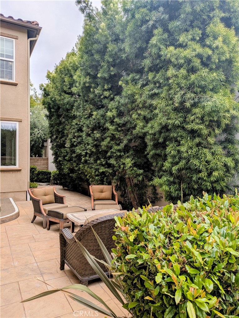 https://media.crmls.org/medias/7005c962-f0a4-4e37-aaab-9723755e3a45.jpg?preset=X-Large
