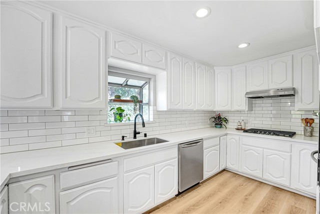 Detail Gallery Image 10 of 34 For 9817 La Rosa, Temple City,  CA 91780 - 4 Beds | 3 Baths