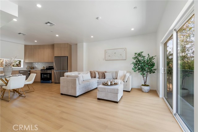 Detail Gallery Image 8 of 27 For 2517 Alsace #1/2,  Los Angeles,  CA 90016 - 3 Beds | 4 Baths