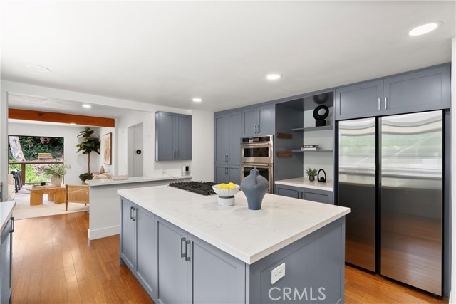 Detail Gallery Image 5 of 34 For 645 Griffith Way, Laguna Beach,  CA 92651 - 3 Beds | 3 Baths