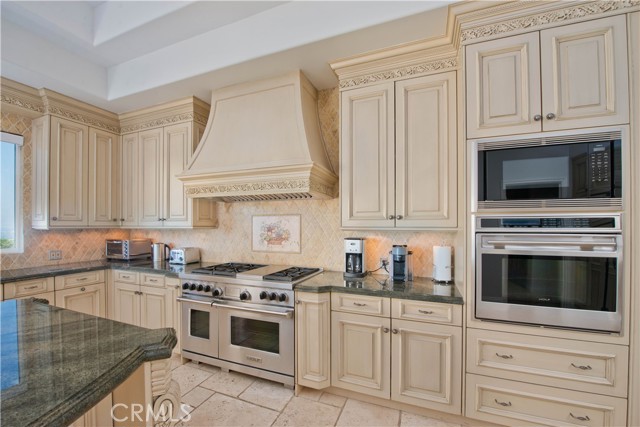 Detail Gallery Image 13 of 27 For 4407 Medley Pl, Encino,  CA 91316 - 6 Beds | 4/2 Baths