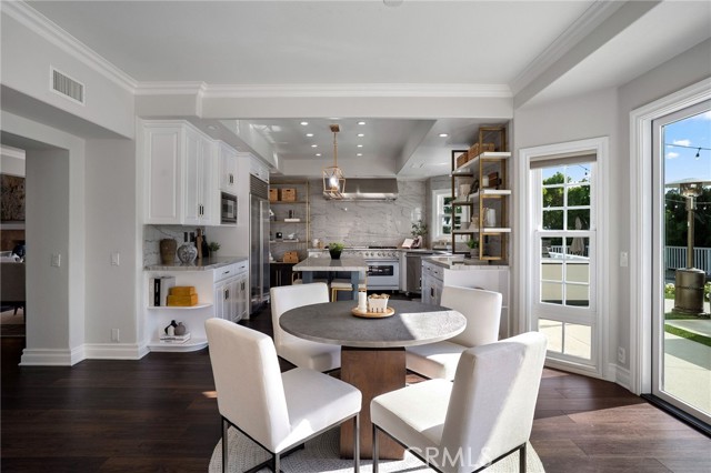 Detail Gallery Image 14 of 41 For 5 Hillsborough, Newport Beach,  CA 92660 - 4 Beds | 4/1 Baths