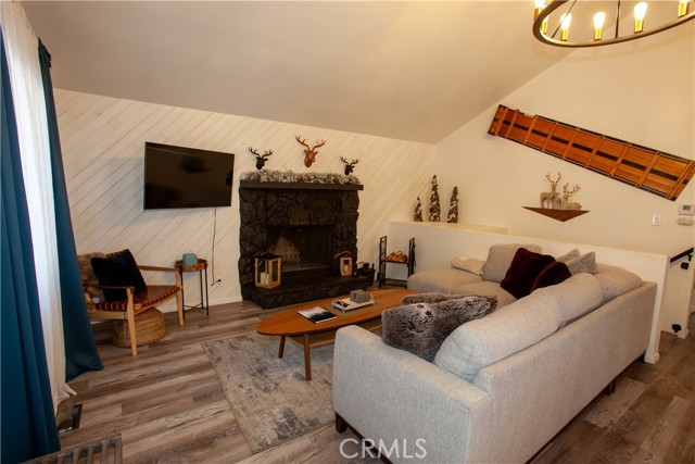 Detail Gallery Image 3 of 30 For 33067 Robin, Running Springs,  CA 92382 - 3 Beds | 2 Baths