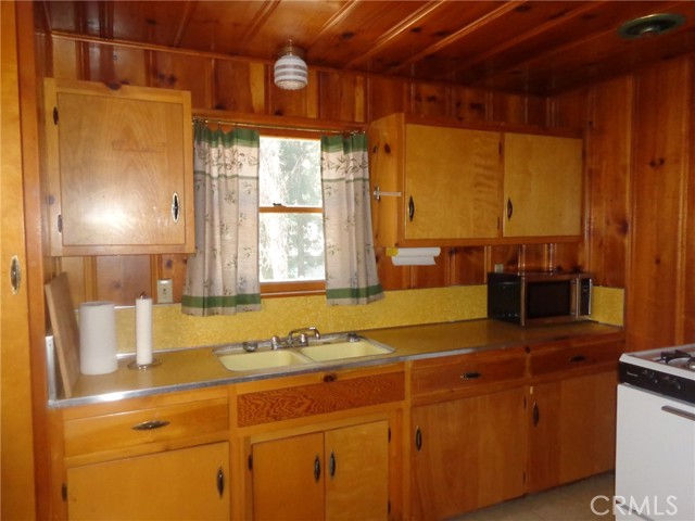 Kitchen sink and counter