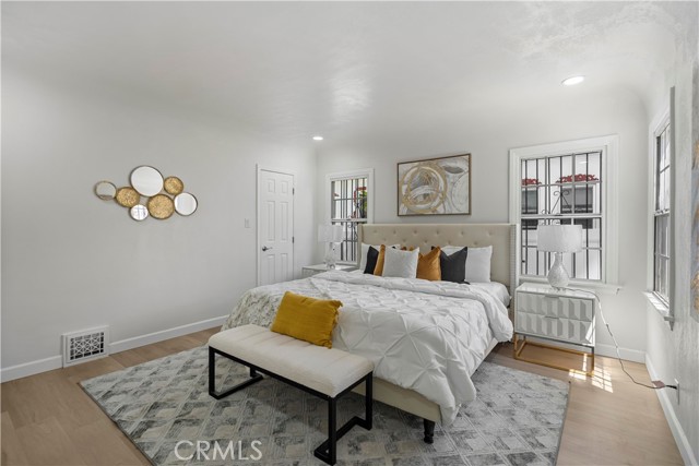 336 N Crescent Heights Boulevard, Los Angeles CA: https://media.crmls.org/medias/70098233-fd68-4438-809c-3121982f3cf5.jpg