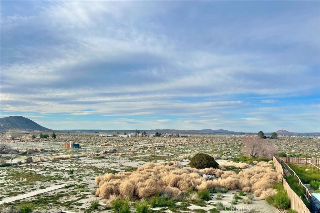 https://media.crmls.org/medias/7009c03d-d27d-4acb-8a51-77ca202b79e7.jpg?preset=X-Large