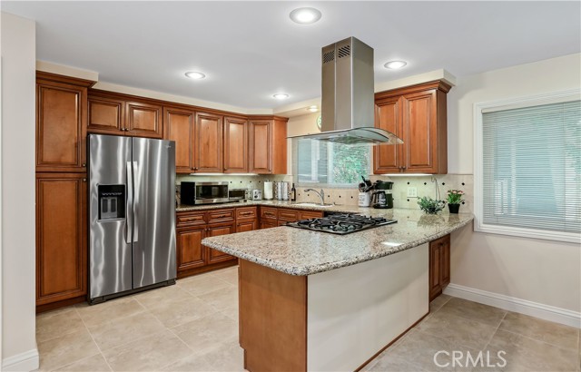 617 Iris Avenue, Corona del Mar CA: https://media.crmls.org/medias/700a5f0d-0d12-4496-8c6e-ba2269690fa0.jpg