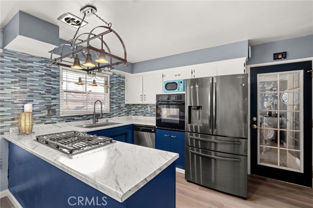 5015 Berryhill Place, Riverside CA: https://media.crmls.org/medias/700b91fa-90a1-4850-bbc9-2df6d988c8b4.jpg