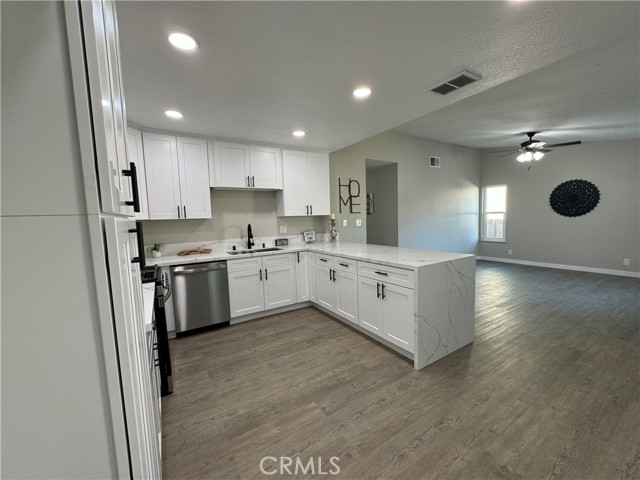 Detail Gallery Image 5 of 24 For 25561 Alicante Dr, Valencia,  CA 91355 - 3 Beds | 2 Baths