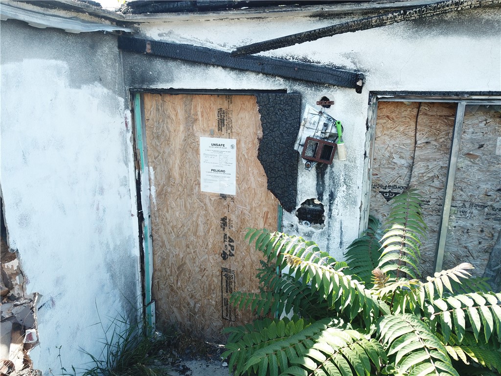https://media.crmls.org/medias/700c40cf-28b3-4a38-9044-a8bfaef136d4.jpg?preset=X-Large