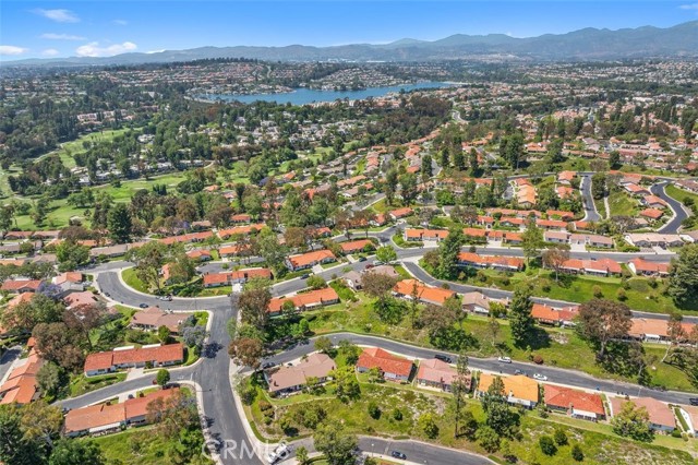 27992 Via Chocano, Mission Viejo CA: https://media.crmls.org/medias/700c7757-a9ff-494a-9069-aa484afaf20c.jpg