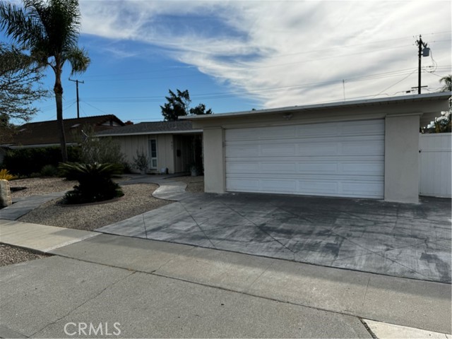 Detail Gallery Image 2 of 25 For 957 Magellan St, Costa Mesa,  CA 92626 - 4 Beds | 2 Baths