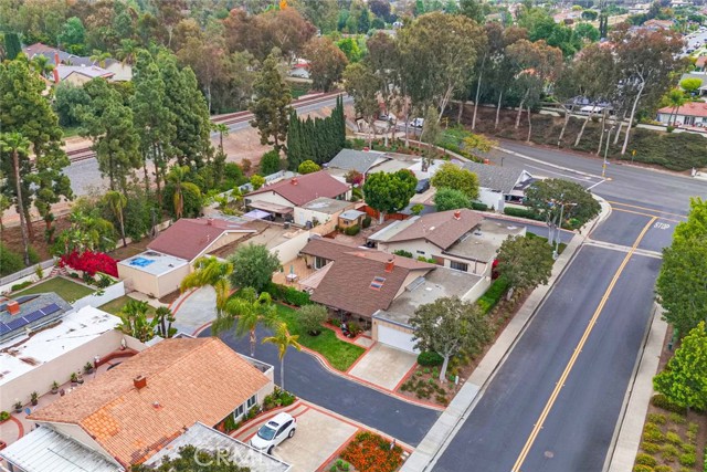 Detail Gallery Image 26 of 33 For 24615 Overlake Dr, Lake Forest,  CA 92630 - 3 Beds | 2 Baths