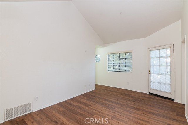 2930 Montrose Avenue, La Crescenta CA: https://media.crmls.org/medias/700cbe0c-75cd-4511-b258-37a534932147.jpg