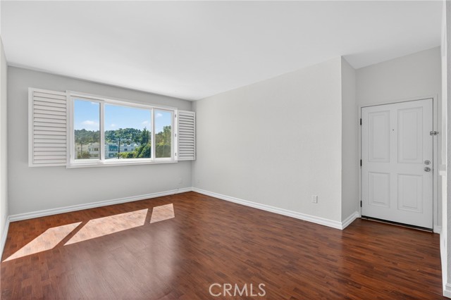 Detail Gallery Image 6 of 36 For 4441 Woodman Ave #304,  Sherman Oaks,  CA 91423 - 1 Beds | 1 Baths