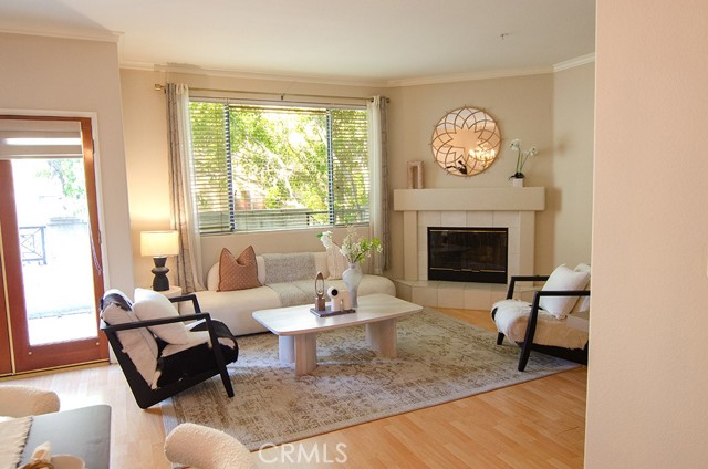 Detail Gallery Image 4 of 35 For 240 S Mentor #2,  Pasadena,  CA 91106 - 2 Beds | 2/1 Baths