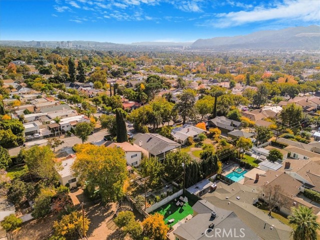 Detail Gallery Image 7 of 74 For 1531 E Alameda Ave, Burbank,  CA 91501 - 3 Beds | 3 Baths