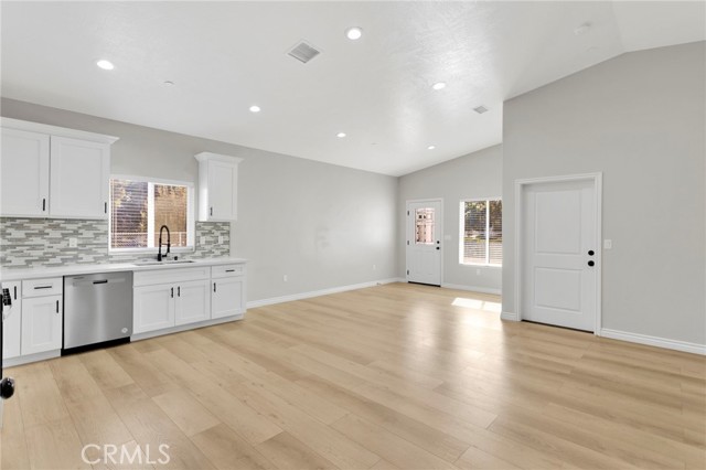 Detail Gallery Image 9 of 30 For 16150 Smoke Tree, Hesperia,  CA 92345 - 3 Beds | 2 Baths