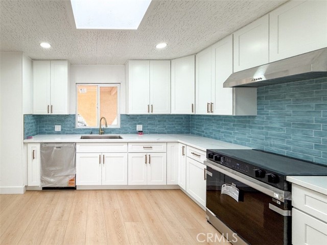 Detail Gallery Image 3 of 13 For 903 Santa Teresa, Hemet,  CA 92545 - 2 Beds | 2 Baths