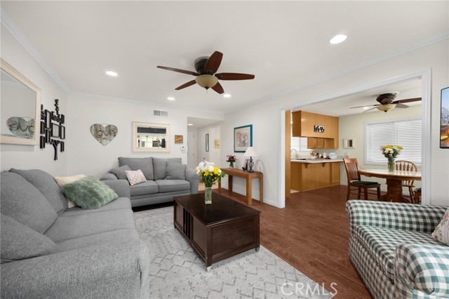 Detail Gallery Image 6 of 31 For 12526 Chadwell, Lakewood,  CA 90715 - 3 Beds | 2 Baths