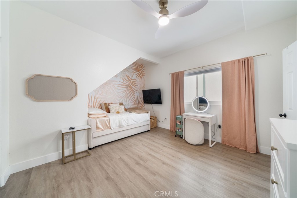 https://media.crmls.org/medias/700efde1-6829-487c-a417-2ba2afc37724.jpg?preset=X-Large