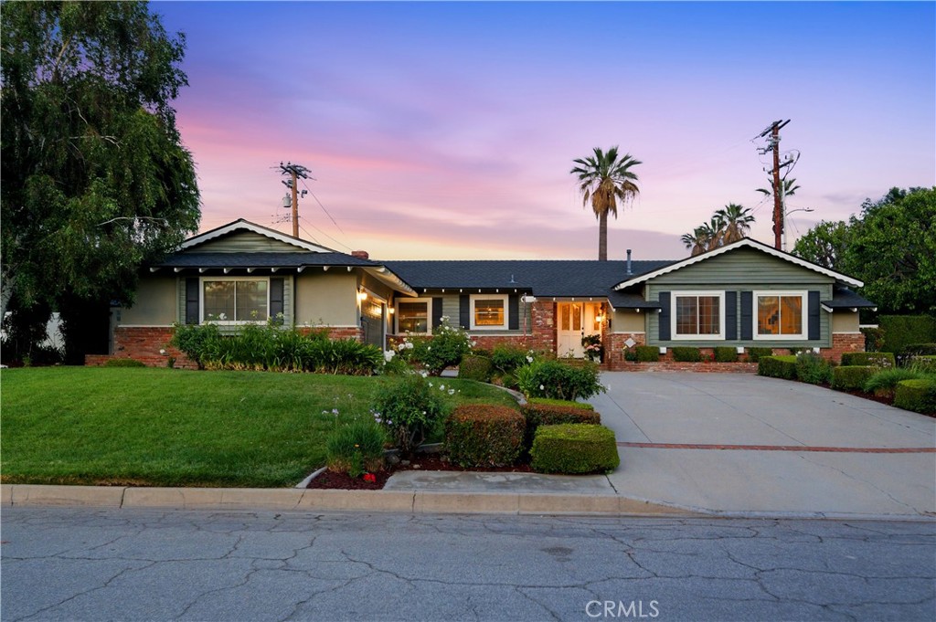 252 S Hacienda