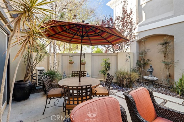 Detail Gallery Image 14 of 47 For 1911 Speyer a,  Redondo Beach,  CA 90278 - 4 Beds | 2/1 Baths