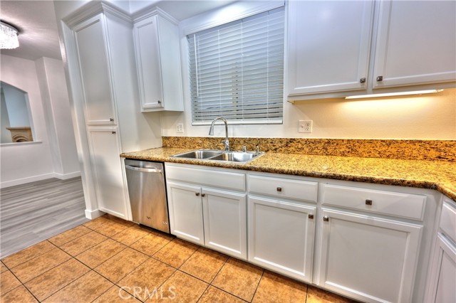 Detail Gallery Image 5 of 36 For 858 Calaveras, Corona,  CA 92878 - 4 Beds | 2/1 Baths