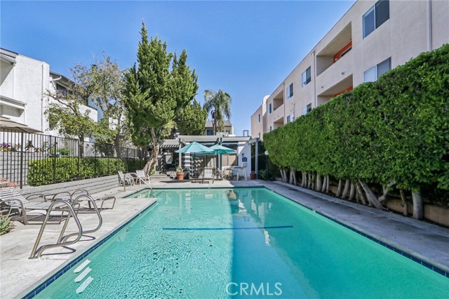 Detail Gallery Image 30 of 37 For 12390 Chandler Bld #J,  Valley Village,  CA 91607 - 3 Beds | 2/1 Baths