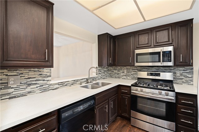 Detail Gallery Image 5 of 36 For 6716 Clybourn Ave #159,  North Hollywood,  CA 91606 - 2 Beds | 2 Baths