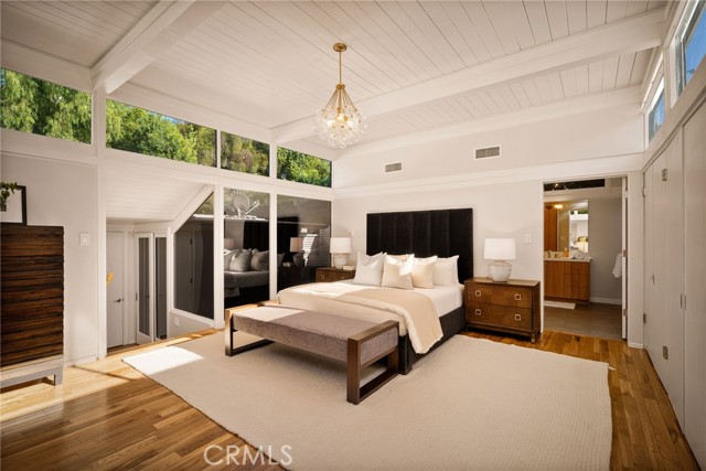 Detail Gallery Image 20 of 51 For 4750 Poe Ave, Woodland Hills,  CA 91364 - 4 Beds | 4 Baths