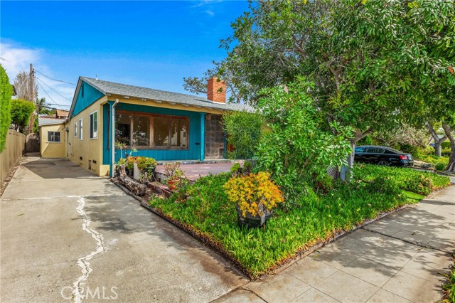 Detail Gallery Image 4 of 45 For 820 Law St, San Diego,  CA 92109 - 4 Beds | 2 Baths