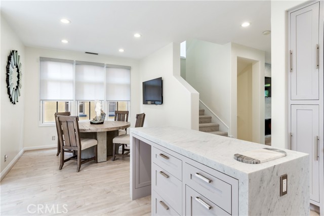 Detail Gallery Image 14 of 41 For 2534 Bungalow Pl, Corona Del Mar,  CA 92625 - 3 Beds | 2/1 Baths