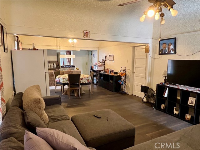 Detail Gallery Image 6 of 28 For 5852 S Olive St, Los Angeles,  CA 90003 - 4 Beds | 3 Baths