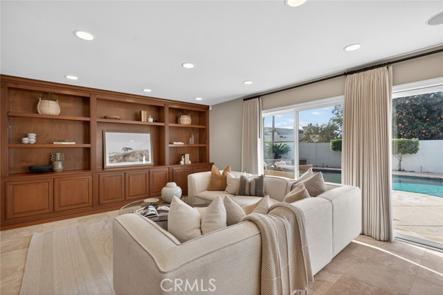 Detail Gallery Image 27 of 53 For 969 Azalea Dr, Costa Mesa,  CA 92626 - 5 Beds | 3 Baths