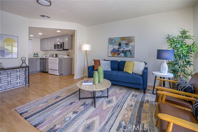 Detail Gallery Image 9 of 37 For 618 N Howard St #105,  Glendale,  CA 91206 - 2 Beds | 2 Baths