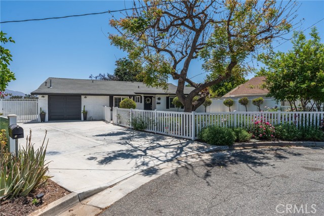 Detail Gallery Image 1 of 47 For 4674 Norton Pl, Riverside,  CA 92506 - 4 Beds | 3 Baths