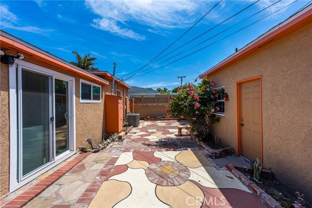 2775 Wetherly Avenue, Long Beach CA: https://media.crmls.org/medias/70151591-1fa3-416d-9912-bac5ce3aa895.jpg