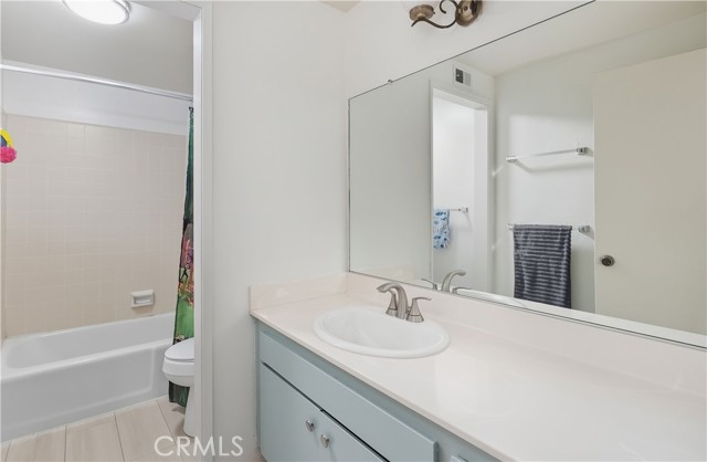 Detail Gallery Image 24 of 40 For 25451 via Macarena, Valencia,  CA 91355 - 5 Beds | 3 Baths