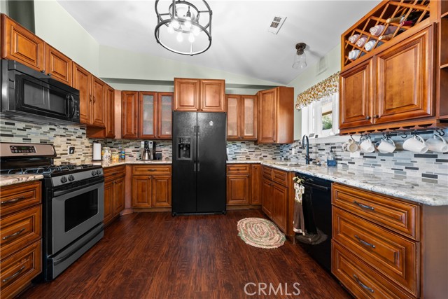 7525 Starlight Way, Julian CA: https://media.crmls.org/medias/7015df43-7652-4d16-8fde-9b68fa50b4b2.jpg