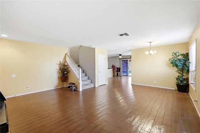 Detail Gallery Image 3 of 23 For 45409 Pickford Ave, Lancaster,  CA 93534 - 5 Beds | 2/1 Baths