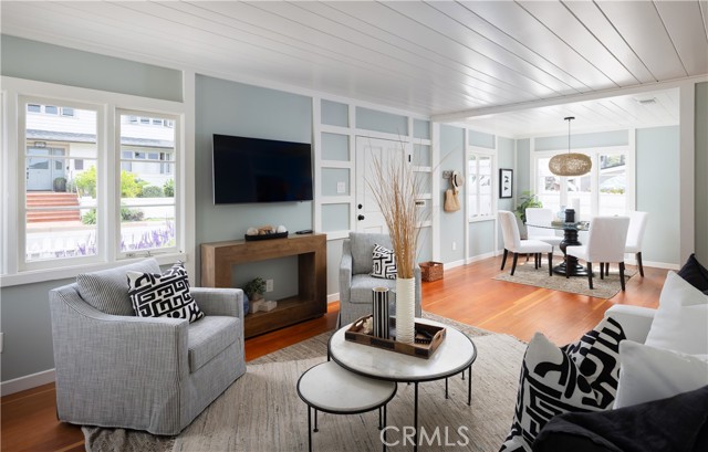 425 Monterey Drive, Laguna Beach CA: https://media.crmls.org/medias/701687cf-2db3-4abe-9ecf-21be09ebd87a.jpg