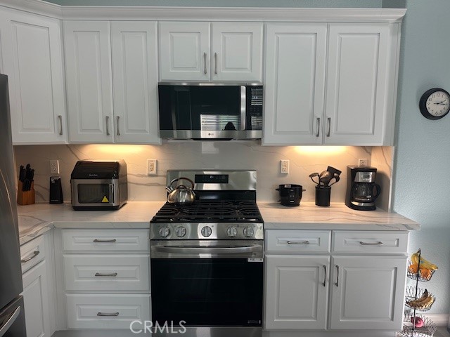 Detail Gallery Image 9 of 21 For 1343 W La Gloria, Rialto,  CA 92377 - 4 Beds | 2 Baths